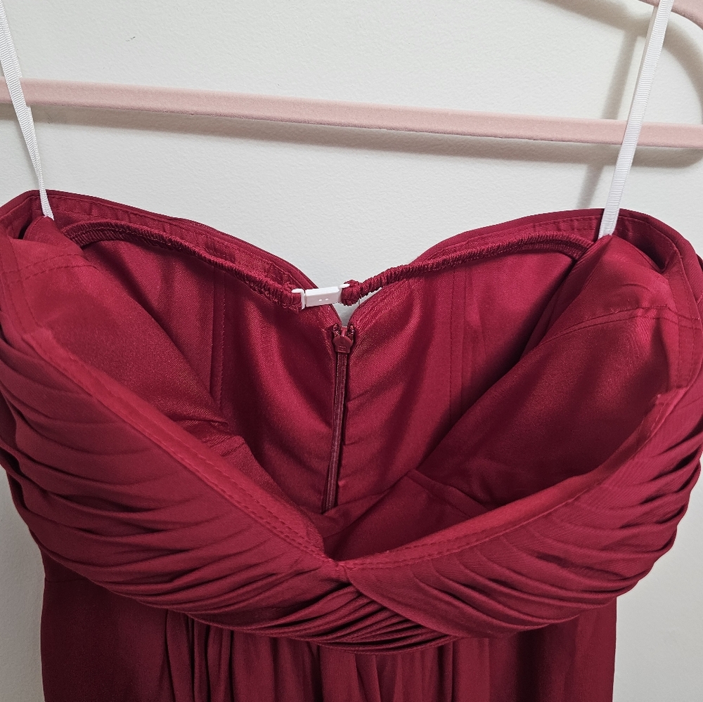 Elegant Red Evening Gown - Picture 3 of 7